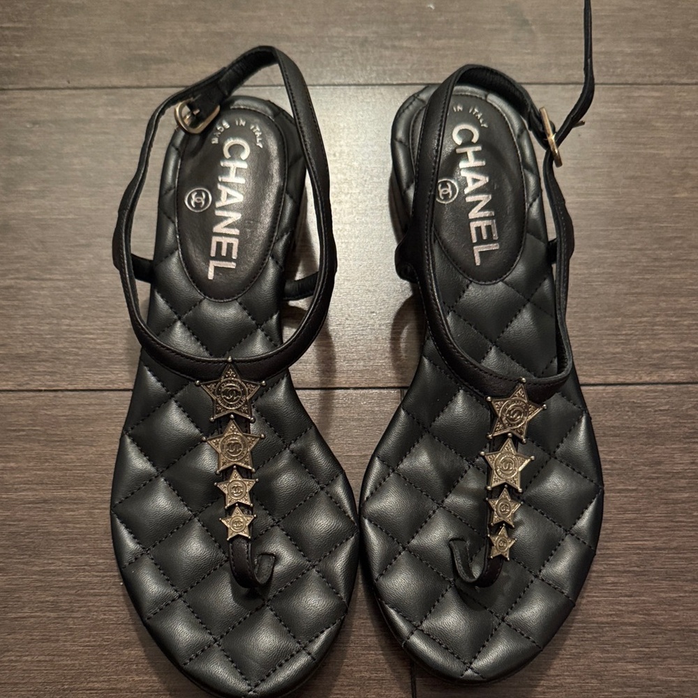 NEVER WORN! CHANEL Black Quilted Sandals with Gold Accents